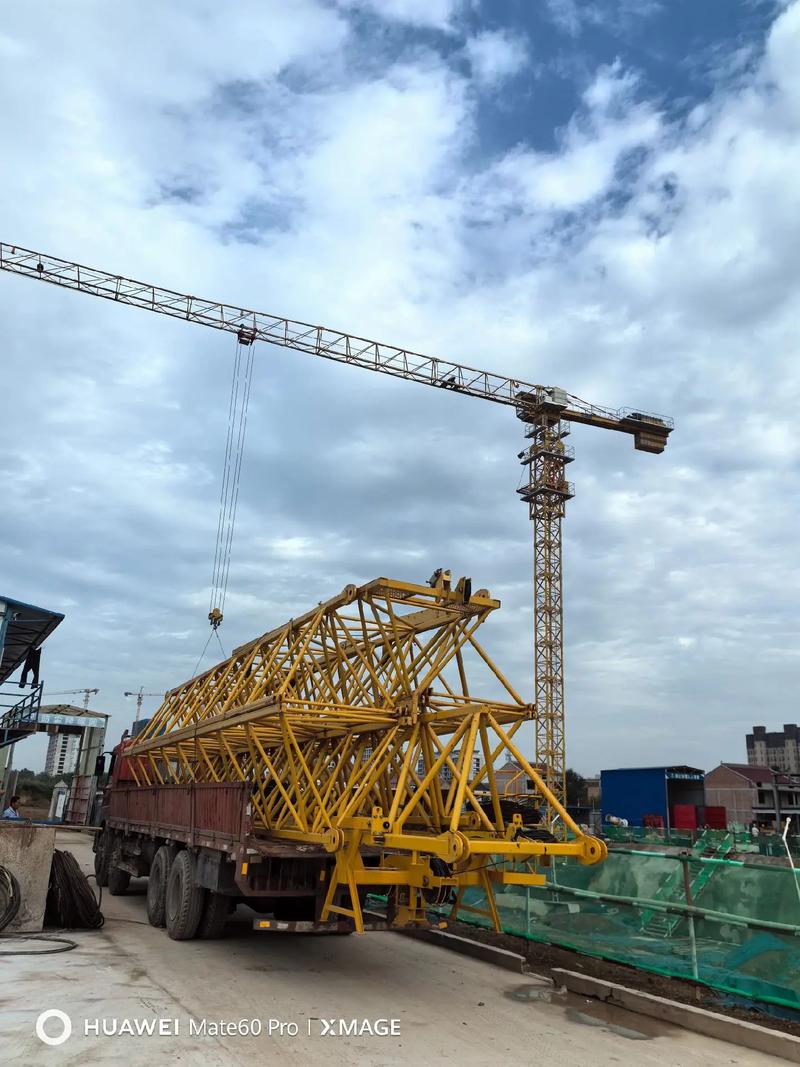 陜西龍勝翔建筑工程 專業(yè)提供70塔機長期租賃服務